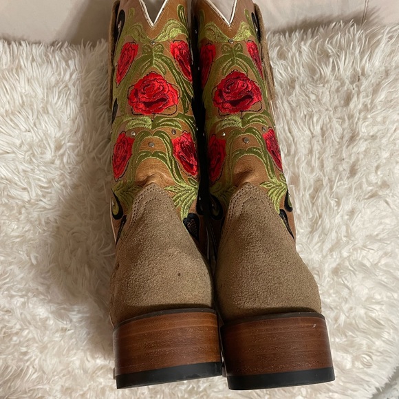 Cowgirl Boots with embroidered Roses - Picture 4 of 6